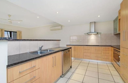 3 BEDROOM, 2 BATHROOM TOWNHOUSE IN BAYVIEW - Photo 3