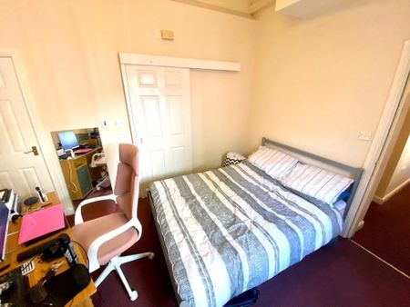 4 bedroom terraced house to rent - Photo 3