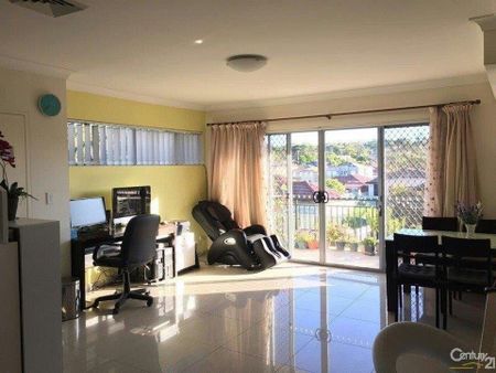 Spacious, Modern Townhouse - Photo 4