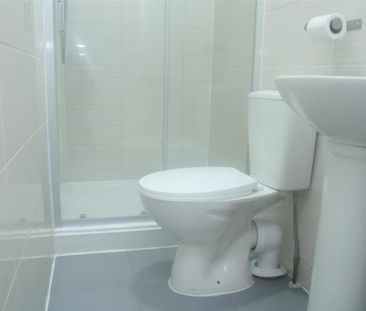 1 bedroom in a house share to rent - Photo 4