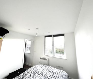 1 Bed Flat, Manchester, M16 - Photo 6