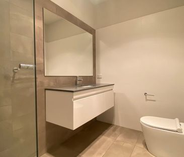 Modern & Luxurious! - Photo 6