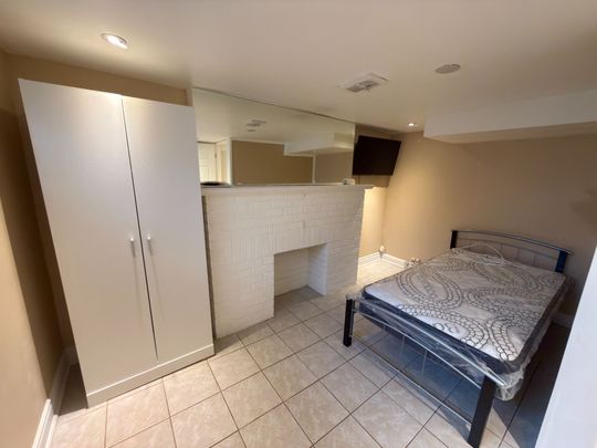 For Lease - 86 Lesmount Avenue Unit# Lower, Toronto, Ontario - Photo 1
