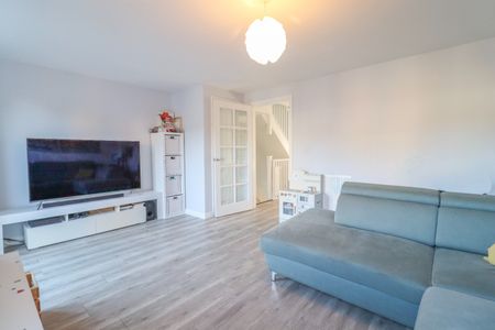 Beautiful three story town house available close to the QE hospital - Photo 2