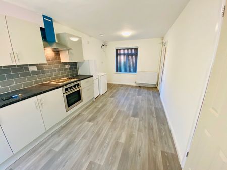 Room in a Shared House, Varden Croft, B5 - Photo 2