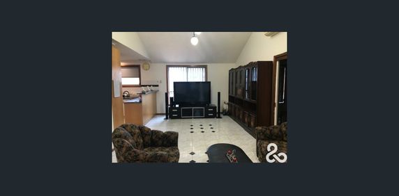 GRAND HOME FOR THE FAMILY - Photo 2