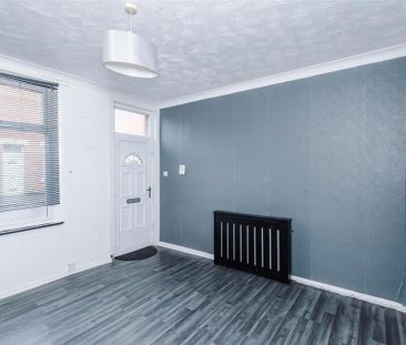 2 bedroom end of terrace house to rent - Photo 4