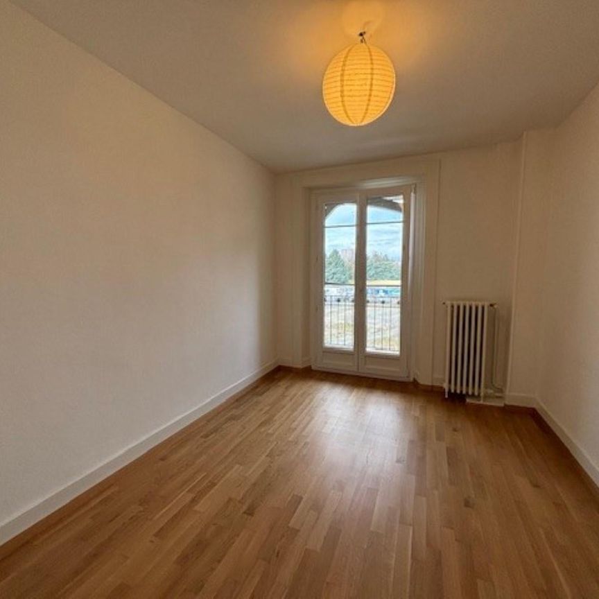 Charmant appartement de 3 pièces situé au 4ème étage de l'immeuble. - Foto 1