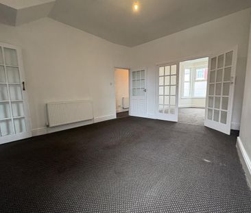 4 bedroom end of terrace house to rent - Photo 3