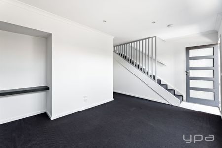 MODERN TOWNHOUSE, CENTRAL WERRIBEE - Photo 2