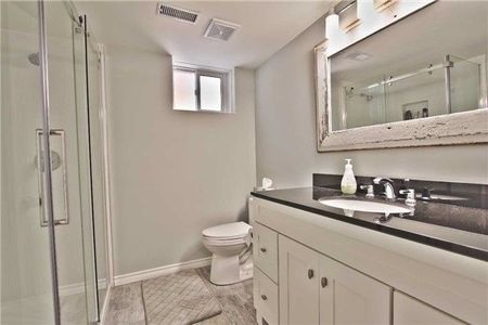 For Lease - 208 Pine Cove Road, Burlington, Ontario - Photo 4