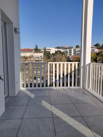 Appartement 3 pièces 59m2 MARSEILLE 14EME 925 euros - Photo 5