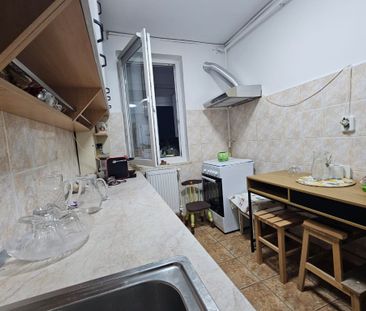Apartament 3 camere,bloc cu lift,zona Piata Centrala - Photo 1