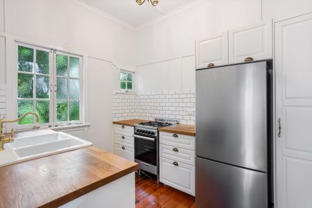 Stylish Art Deco Apartment in the Heart of New Farm - Photo 2