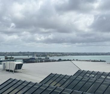 4.5 Star Hotel, Top Floor Fully Furnished Apartment - Photo 4