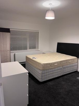 5 bedroom semi-detached house to rent - Photo 1