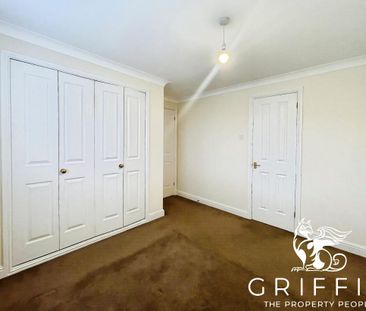 Poplar Close, South Ockendon, RM15 - Photo 2