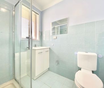 ONE BEDROOM GRANNY FLAT UPSTAIRS ABOVE GARAGE - WATER USAGE INCLUDE... - Photo 6