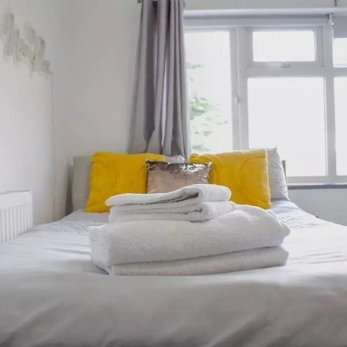 Studio Flat, Dollis Heights, NW2 - Photo 1