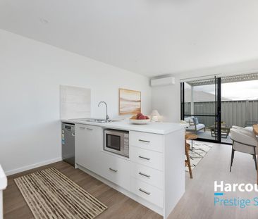 Brand New Townhouse Living in Hilbert's Sienna Wood Estate. - Photo 2