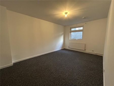 4 bedroom terraced house to rent - Photo 2