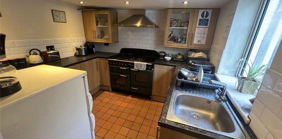 1 bedroom in a house share to rent - Photo 2