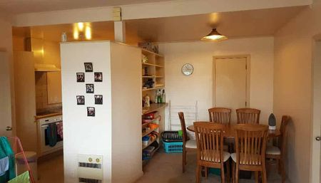 Modern 3-Bedroom Flat - Photo 3