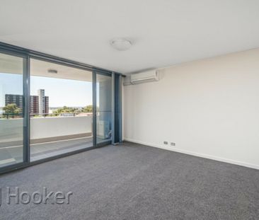City Living Apartment! - Photo 3