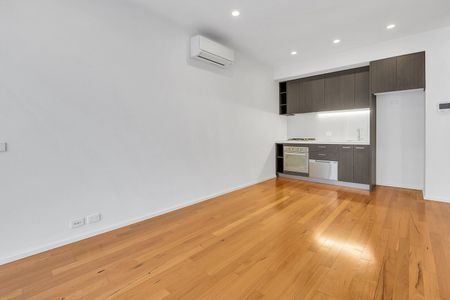 608/2 Plenty Road, Preston VIC 3072 - Photo 4