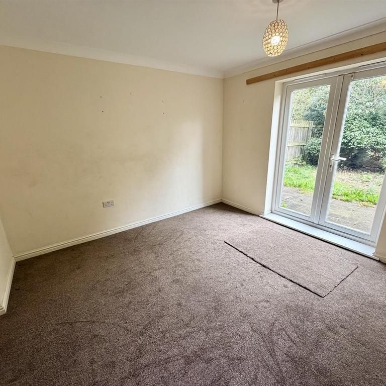 6 bedroom detached house to rent - Photo 1
