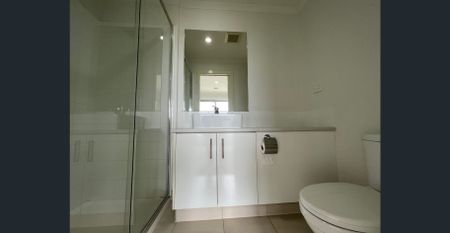 Fresh & Modern Townhouse - Photo 3