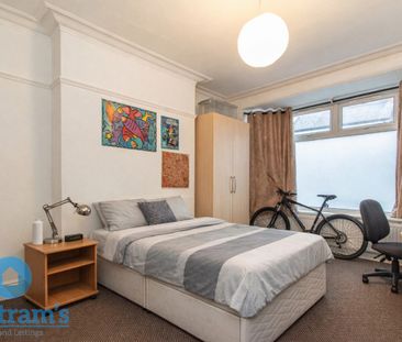 4 bed Semi-Detached House for Rent - Photo 5