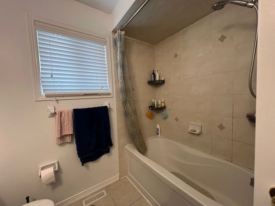 For Lease - 44 Lewis Honey Drive Unit# #Upper, Aurora, Ontario - Photo 1