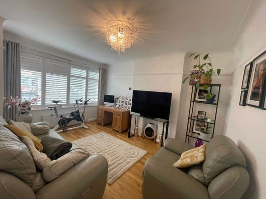 3 Bed End Terrace, Chipstead Avenue, CR7 - Photo 1