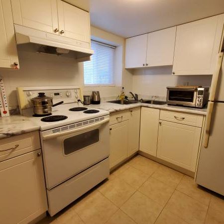 Dec 15 or Jan 1 Commercial Drive 1 Bedroom Suite by Skytrain/Downtown - Photo 3