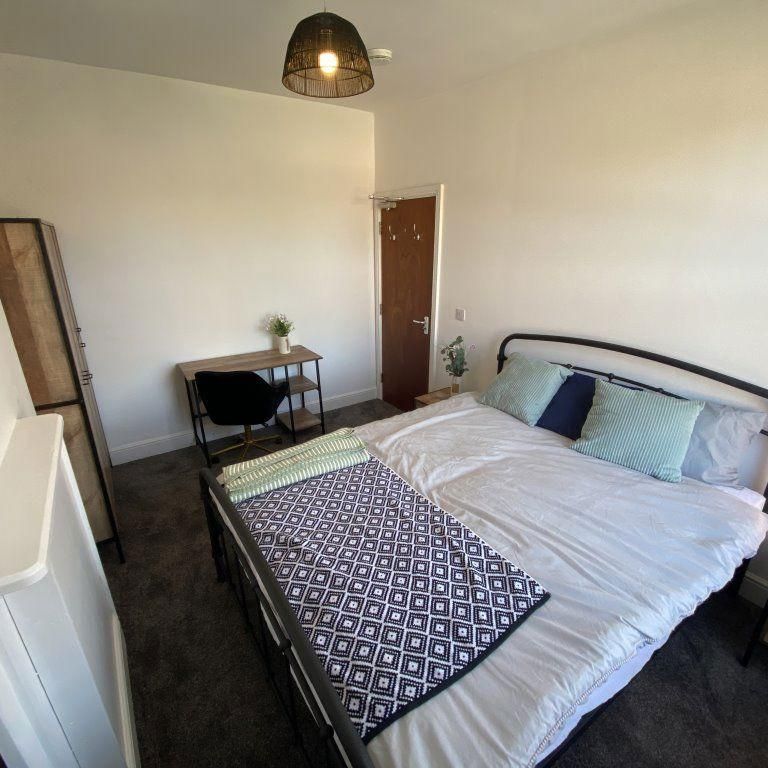 1 bedroom in a house share to rent - Photo 1