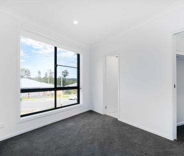 Architect Inspired Modern 4 bedroom Home - Ducted Air Con & Water V... - Photo 3