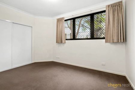 “Quality Apartment with court yard in the Heart of Enoggera!” - Photo 4