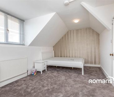 1 bedroom in a house share to rent - Photo 2
