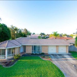 GREAT FAMILIY HOME IN THE HEART OF CALAMVALE, STRETTON STATE COLLEGE CATCHMENT - Photo 3