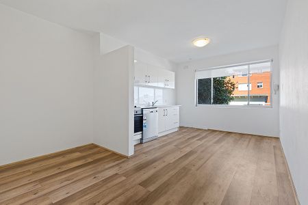 Central Position - Photo 4