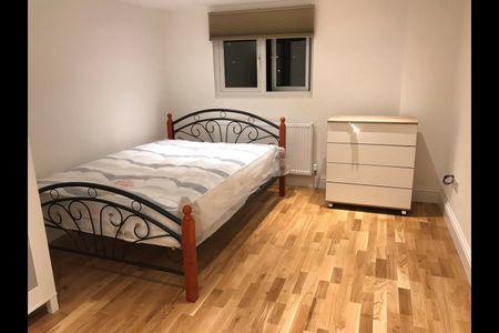 Room in a Shared House, Friern Road, SE22 - Photo 2