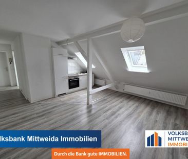 Gemütliche 2-Zimmer-Dachgeschosswohnung mit Einbauküche in Chemnitz... - Foto 1