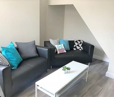 4 bedroom private hall to rent - Photo 1