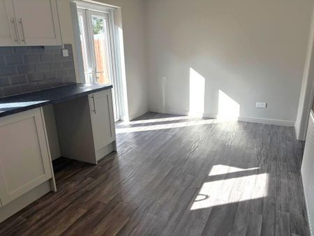 2 bedroom end of terrace house to rent - Photo 5