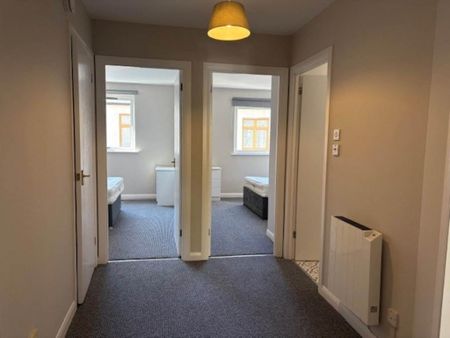2 bedroom flat to rent - Photo 2