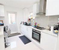 Coates Road, Elstree, Borehamwood - Photo 2