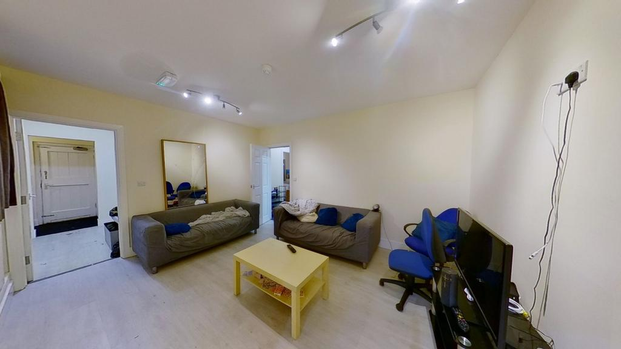 4 bedroom ground floor flat to rent - Photo 1