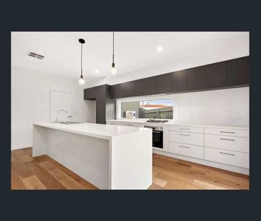 Minutes to Main St Mornington & Benton Square.. - Photo 2