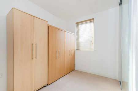 3 bedroom flat to rent - Photo 2